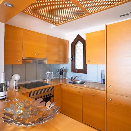 Апартаменты Paradise - Seaviews - Bbq - Large Terrace - Pool & Pool Bar