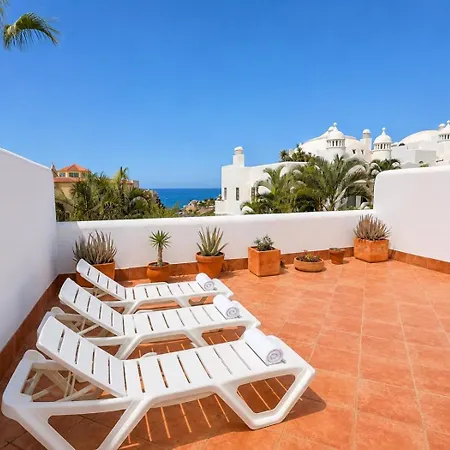 Апартаменты Paradise - Seaviews - Bbq - Large Terrace - Pool & Pool Bar